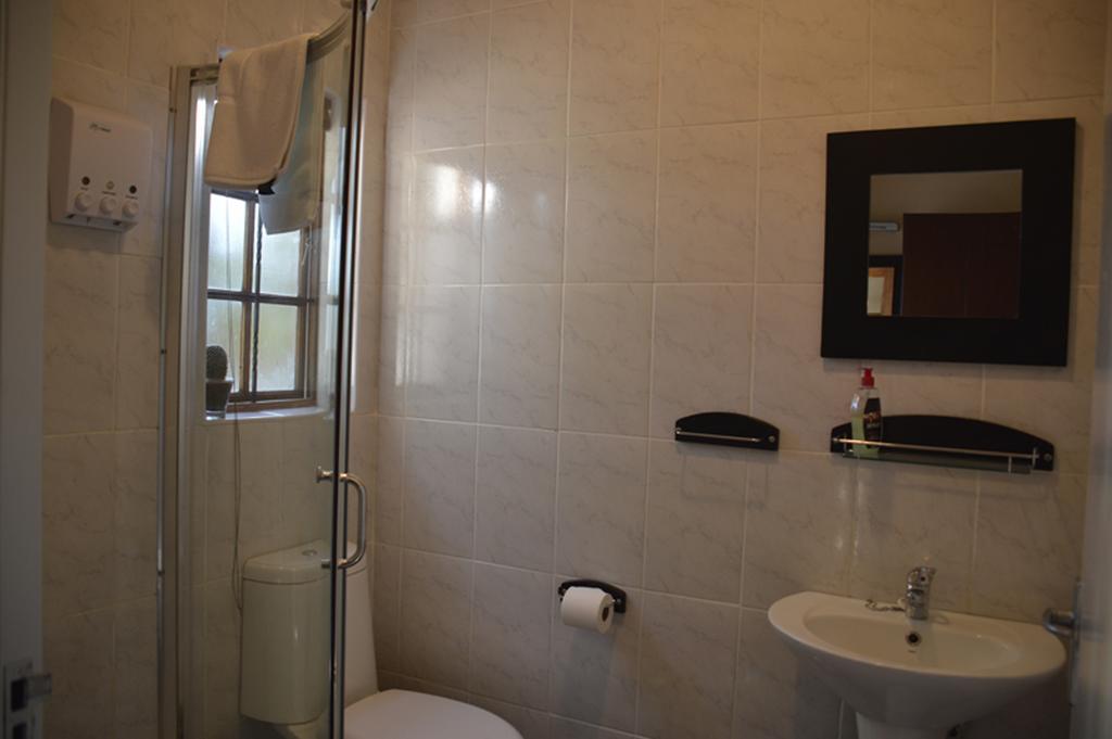 Two Bells Guest House Bloemfontein Bilik gambar